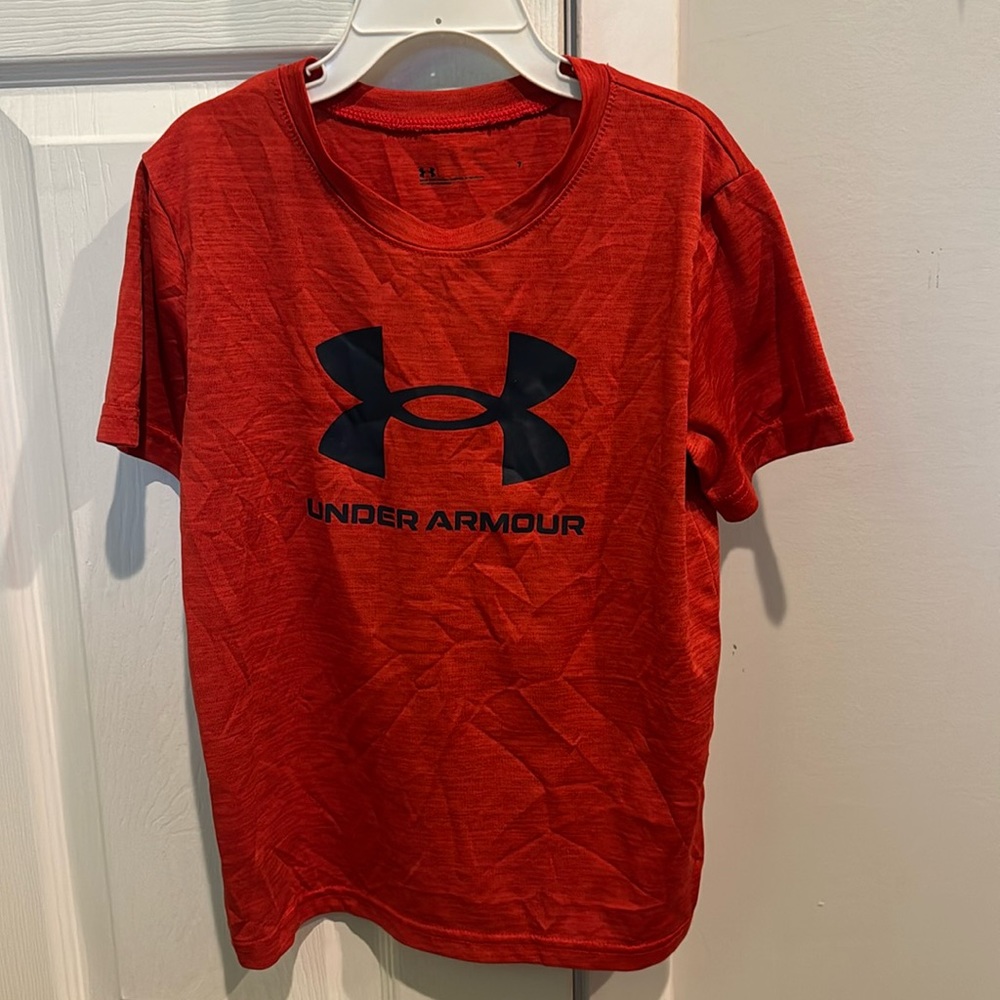 Under armour boys size 7.